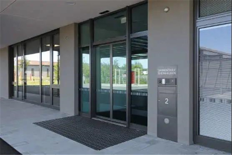 蓋澤自動門和門禁系統(tǒng)為學校組建無接觸安全通道
