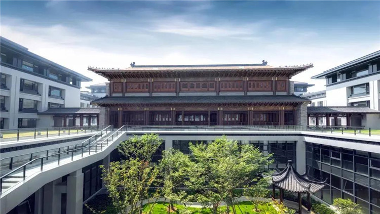 莊嚴(yán)氣派,文淵中學(xué)出入口銅門樓與圖書館銅裝飾 莊嚴(yán)氣派,文淵中學(xué)出入口銅門樓與圖書館銅裝飾