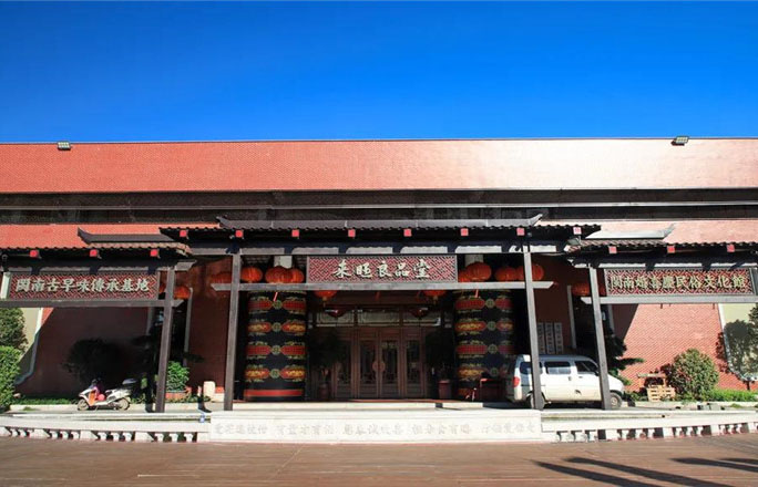 碧瓦朱甍，醉美閩南印象，來(lái)旺良品堂文化館銅門(mén)！