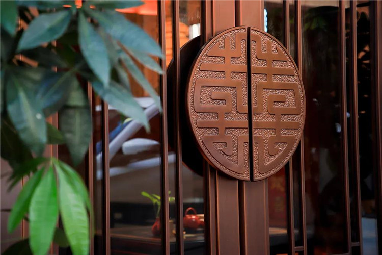 碧瓦朱甍，醉美閩南印象，來(lái)旺良品堂文化館銅門(mén)！