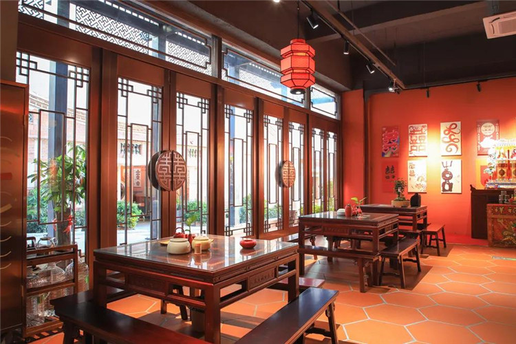 碧瓦朱甍，醉美閩南印象，來(lái)旺良品堂文化館銅門(mén)！