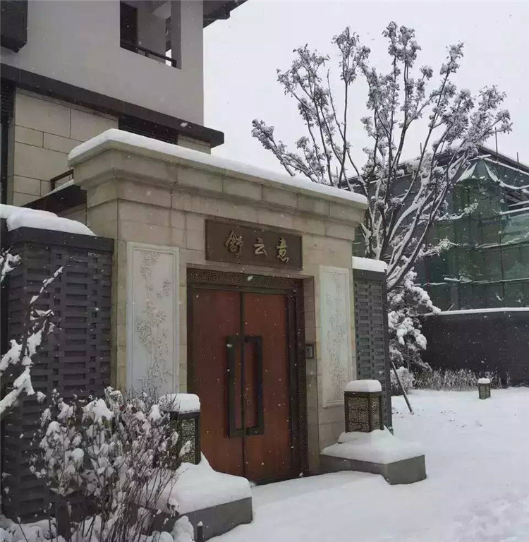 西安天卓銅門工匠的獨特匠心，古典美學(xué)與當(dāng)代創(chuàng)新設(shè)計理念的交流