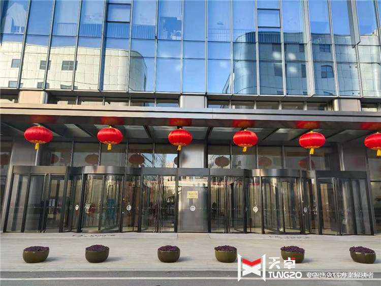西安藍海風中心寫字樓旋轉(zhuǎn)門