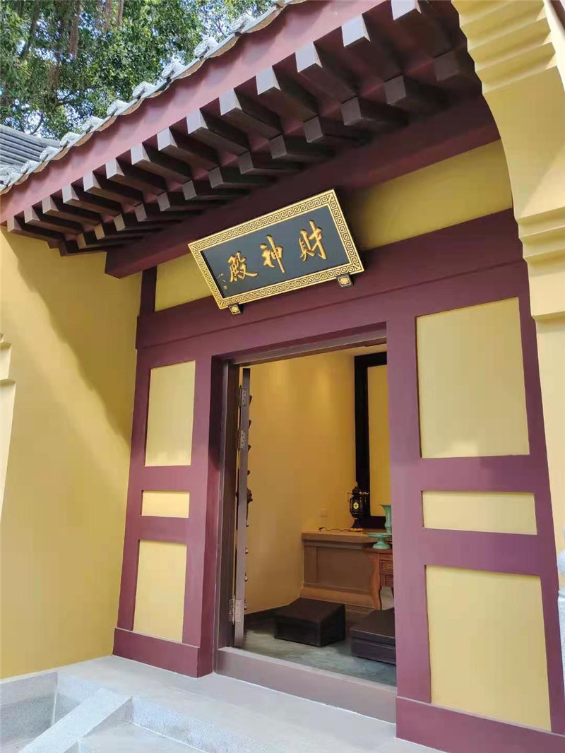 財(cái)神殿銅門(mén)，銅牌扁 