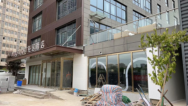 西安輕居酒店自動門，地彈門，雨棚