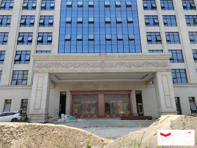陜西科隆新材企業(yè)辦公樓銅門、自動(dòng)門